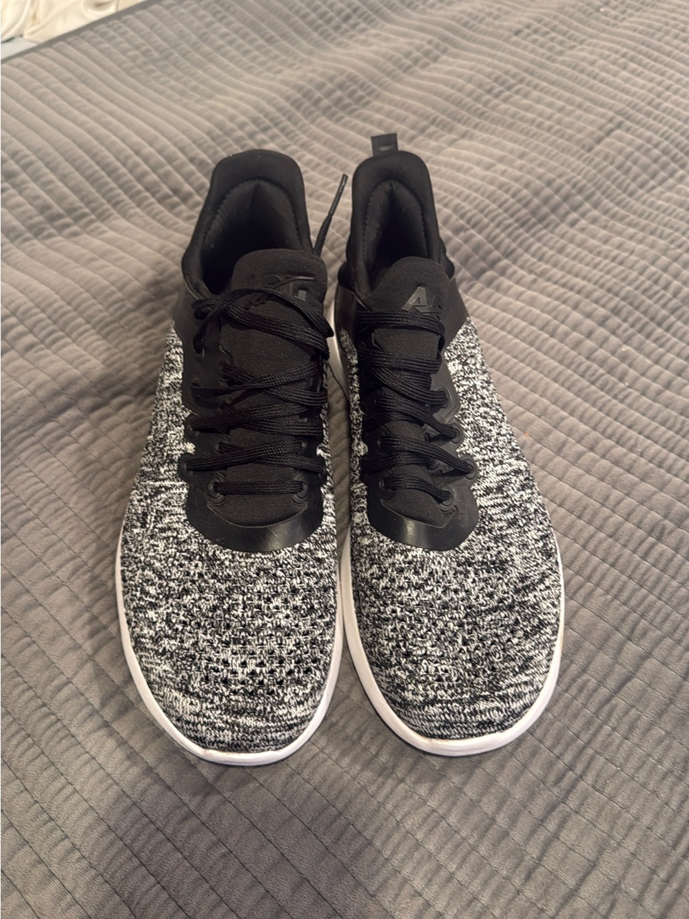 APL Black & White Knit Women's Techloom Tracer W running sneaker size 8.5